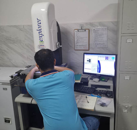 檢測儀器：二次元投影儀